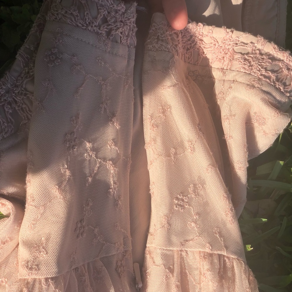 pink dress with beautiful lace details - Picture 5 of 8